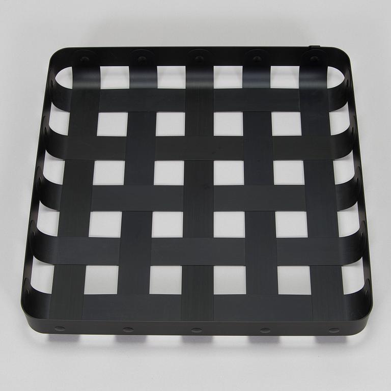 Eero Aarnio, kori, malli EA06 B "CrissCross", Alessi, 2013.