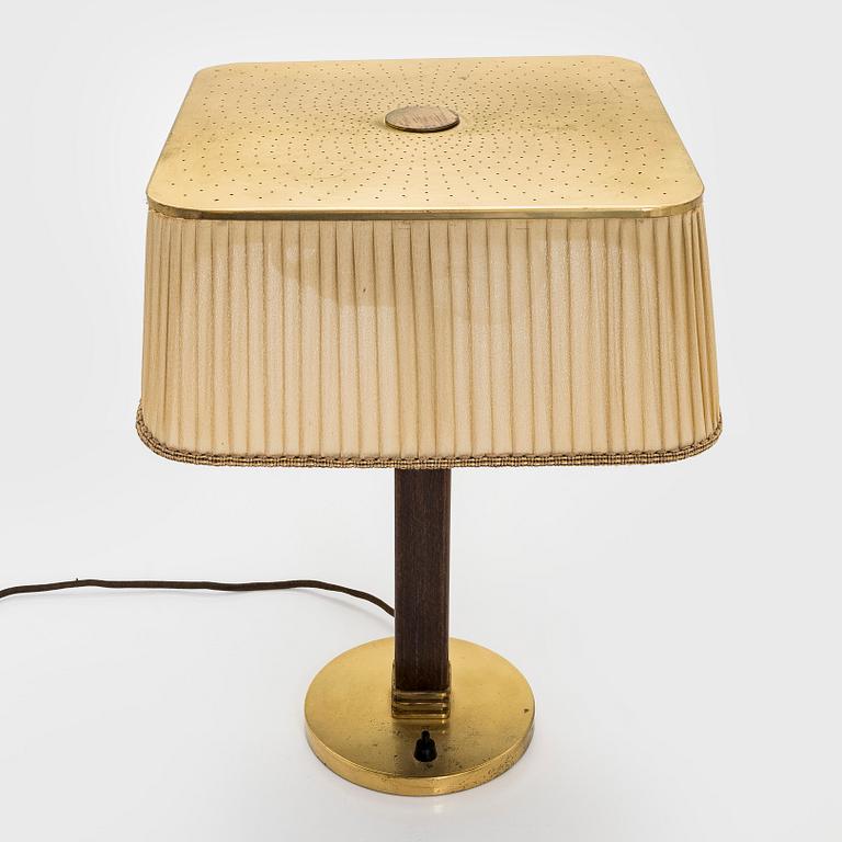Paavo Tynell, bordslampa, modell 5066, Taito Oy, 1900-talets mitt.