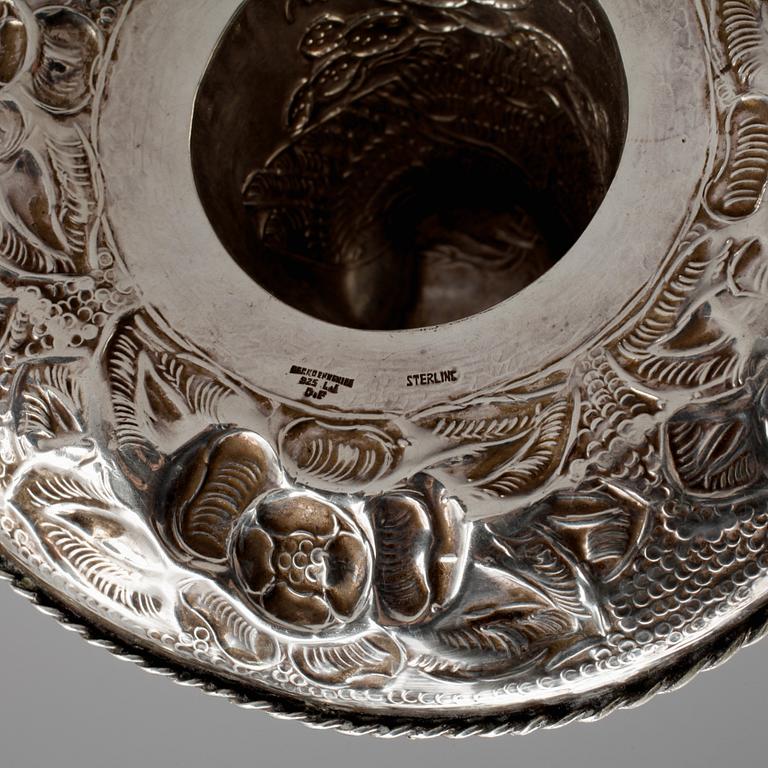 SOMBREROS, 3 stycken, sterlingsilver, Mexico, 1900-talets andra hälft. Total vikt ca 317 gram.