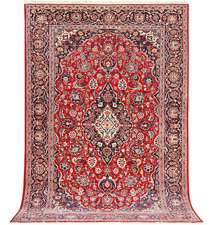 A KAshan rug, a. 214 x 139 cm.