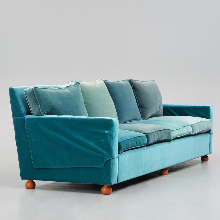 Josef Frank, a sofa model 3031, Firma Svenskt Tenn, 2018.