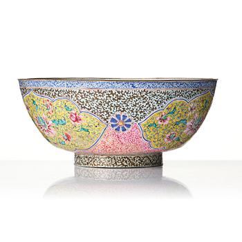 A large enamel on copper bowl, and a cover, Qing dynasty, 18th century.