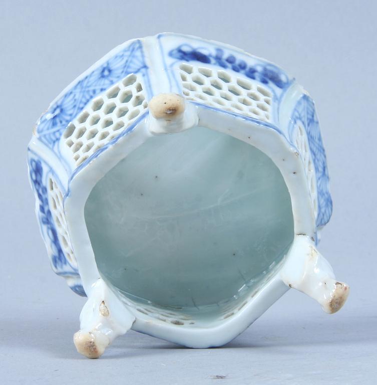 SALTKAR, porslin, Kina, 1700-tal.