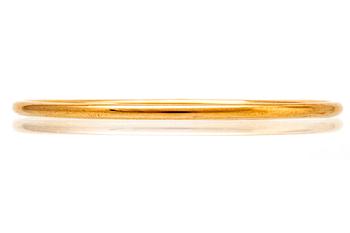 Bangle 18K gold, 23,6 g, inner circumference approx 19 cm, does not open.