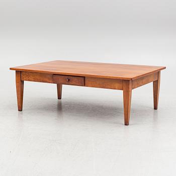 A late 20th century coffee table.