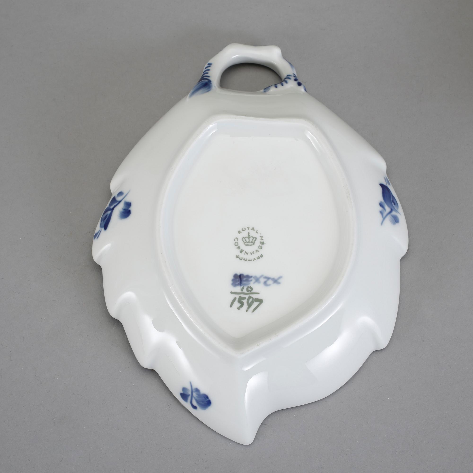 MATSERVIS, 61 delar, porslin, "Blå Blomst", Royal Copenhagen, Danmark.