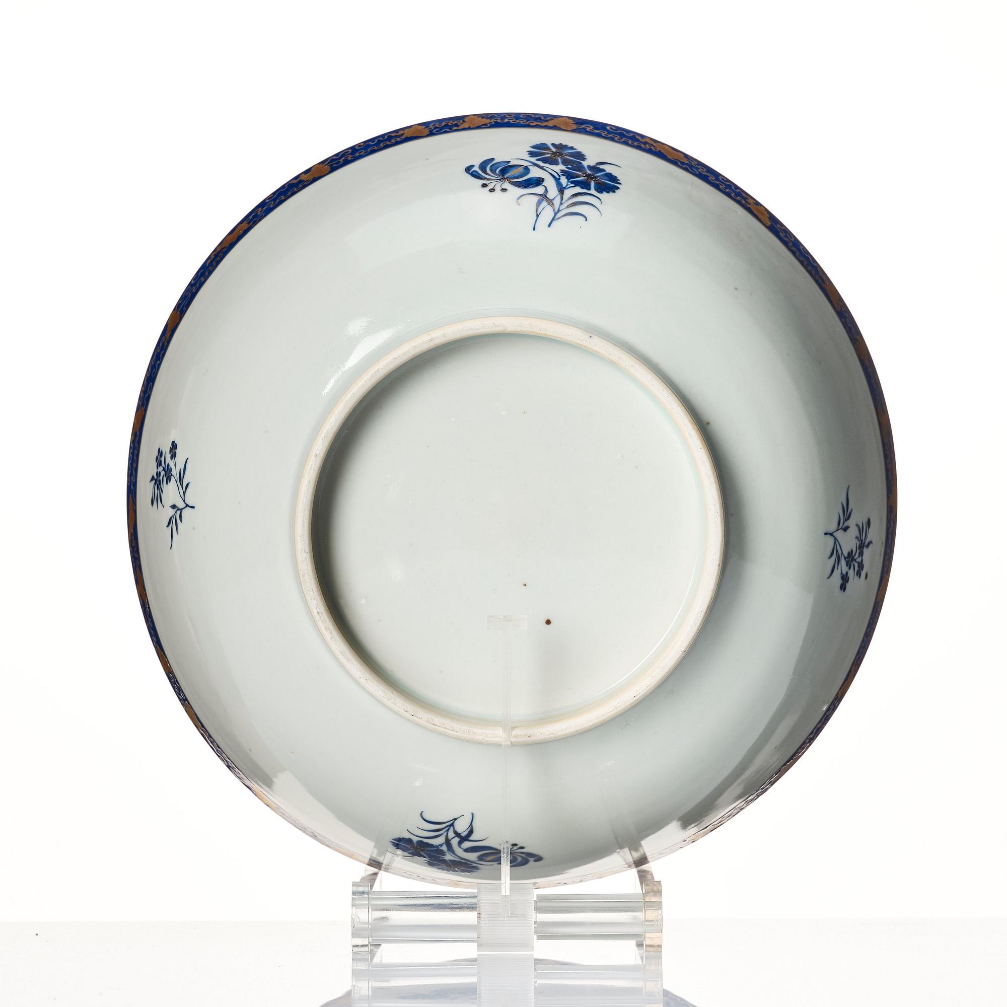 A Chinese Export punch bowl, Qing dynasty, Jiaqing (1796-1820).