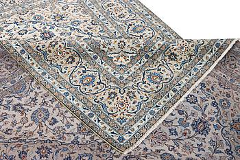 A Kashan carpet, c. 355 x 238 cm.