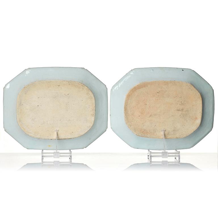 A pair of blue and white porcelain serving dishes, Qing dynasty, Qianlong (1736-95).