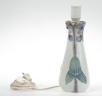 BORDSLAMPA, porslin, jugend, Rörstrand, 1900-talets första hälft.