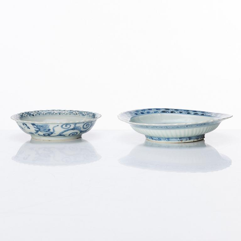 A pair of blue and white dishes, Ming dynasty (1368-1644).