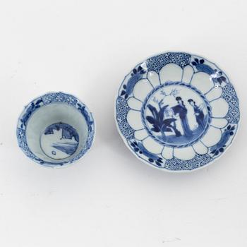 A group of seven Chinese blue and white cups with saucers, Qing dynasty, Kangxi (1622-1722).