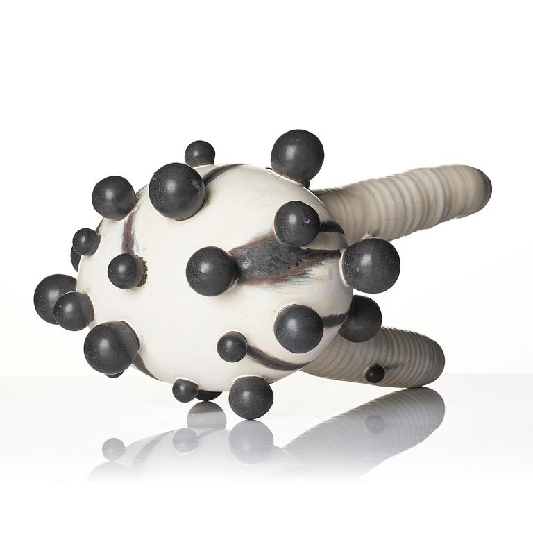 Mårten Medbo, skulptur, "Tripod", stengods, egen ateljé, 2020.