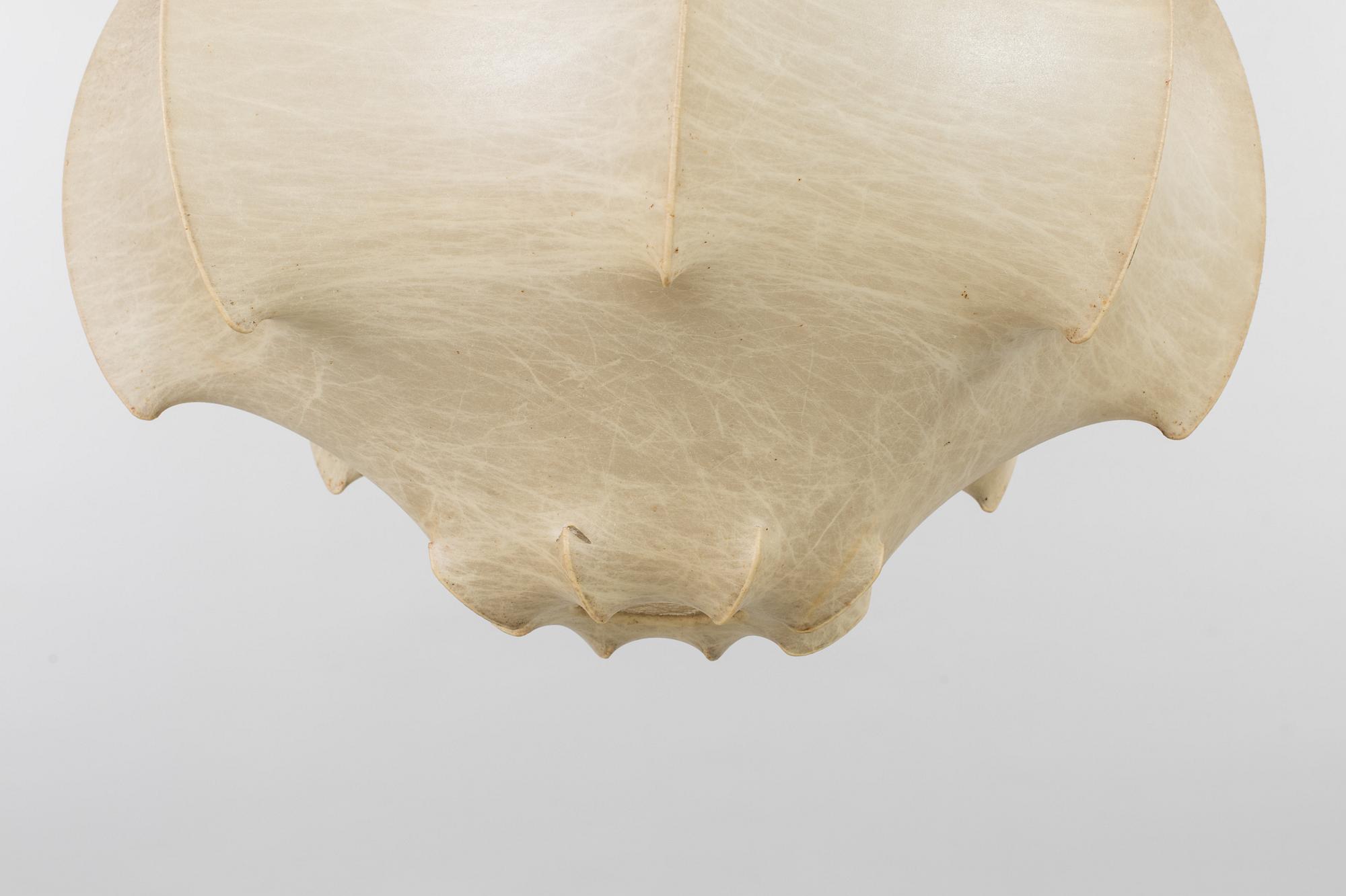 A "VISCONTEA" CEILING LAMP DESIGNED BY ACHILLE & PIER CASTIGLIONI FOR FLOS.