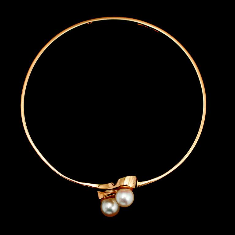 ARMRING, 18 k guld, svenska stämplar 1985. Vikt 8 g.