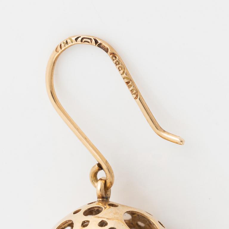 Liisa Vitali, earrings, "Leppäkerttu", 14K gold. Westerback, Helsingfors 1970.