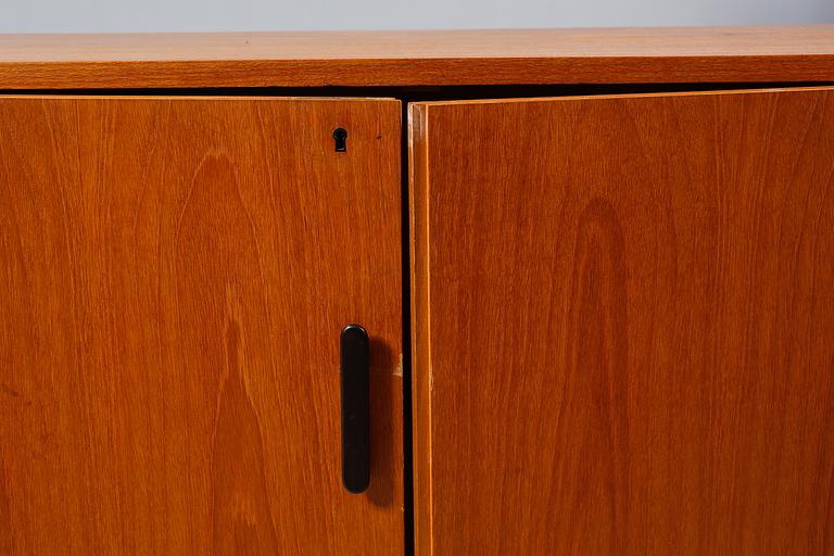 SIDEBOARD, 1900-talets tredje kvartal.