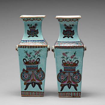 193. Two Chinese famille rose vases, 20th century.