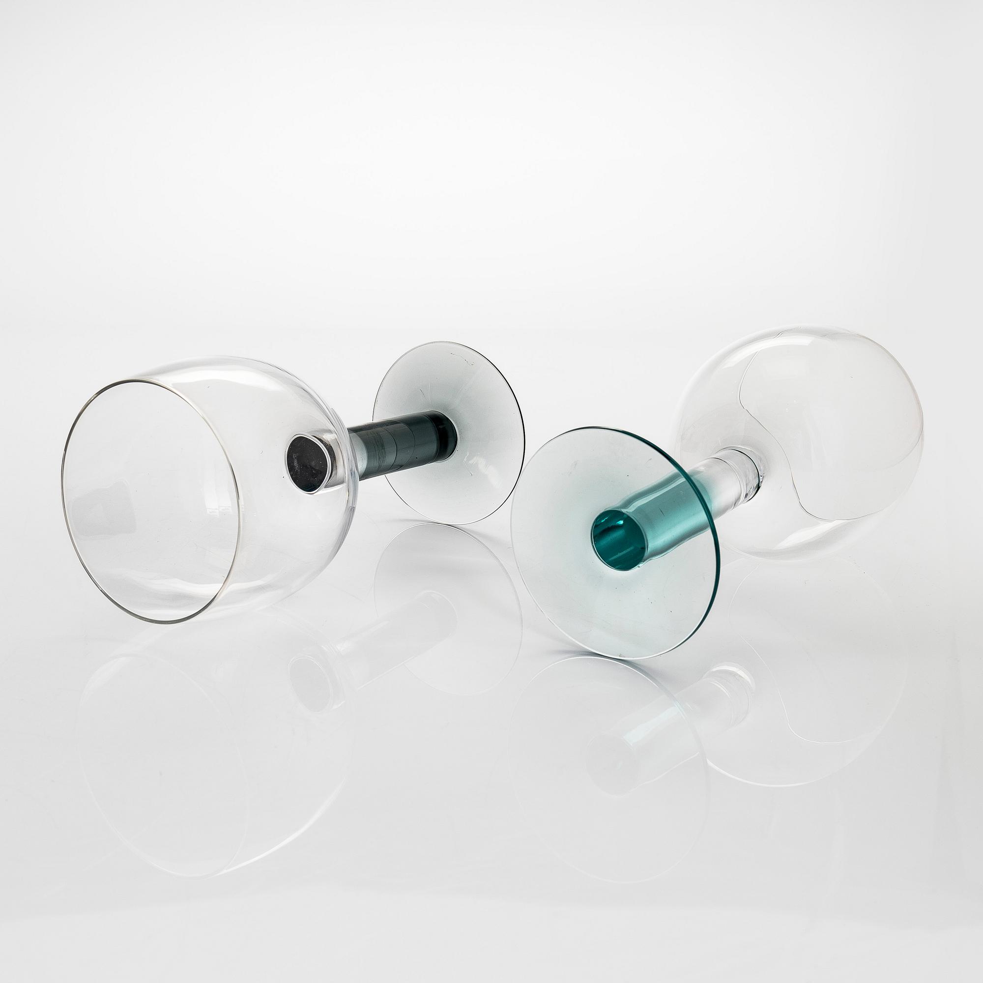 Kerttu Nurminen, dricksglas, servisdelar, 32 st, "Mondo", Iittala, 1900-talets slut.
