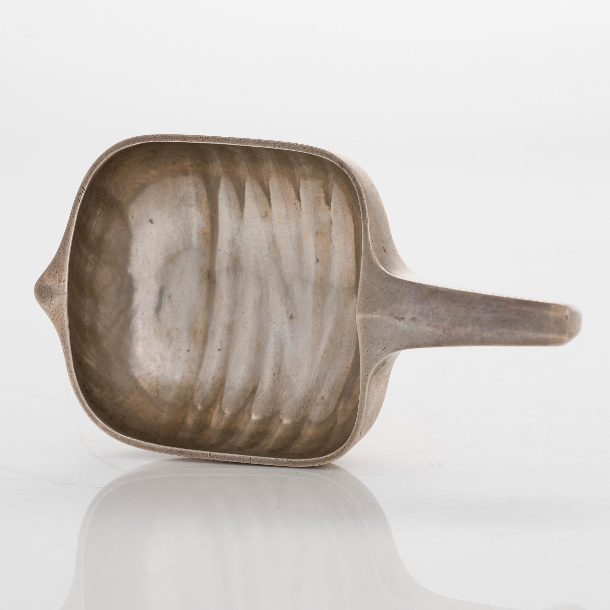 Kåsa, silver, mästarstämpel P.L, S:t Petersburg kring sekelskiftet 1900.