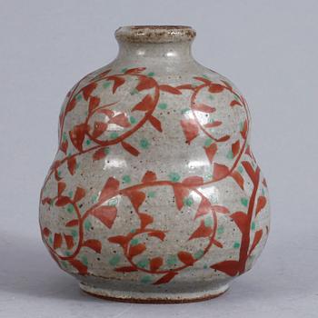 VAS, keramik, troligen Japan, 1900-talets andra hälft, signerad.