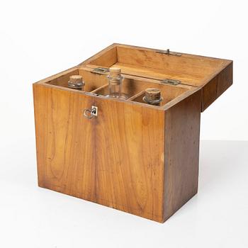 Casket with bottles, 19th century.
