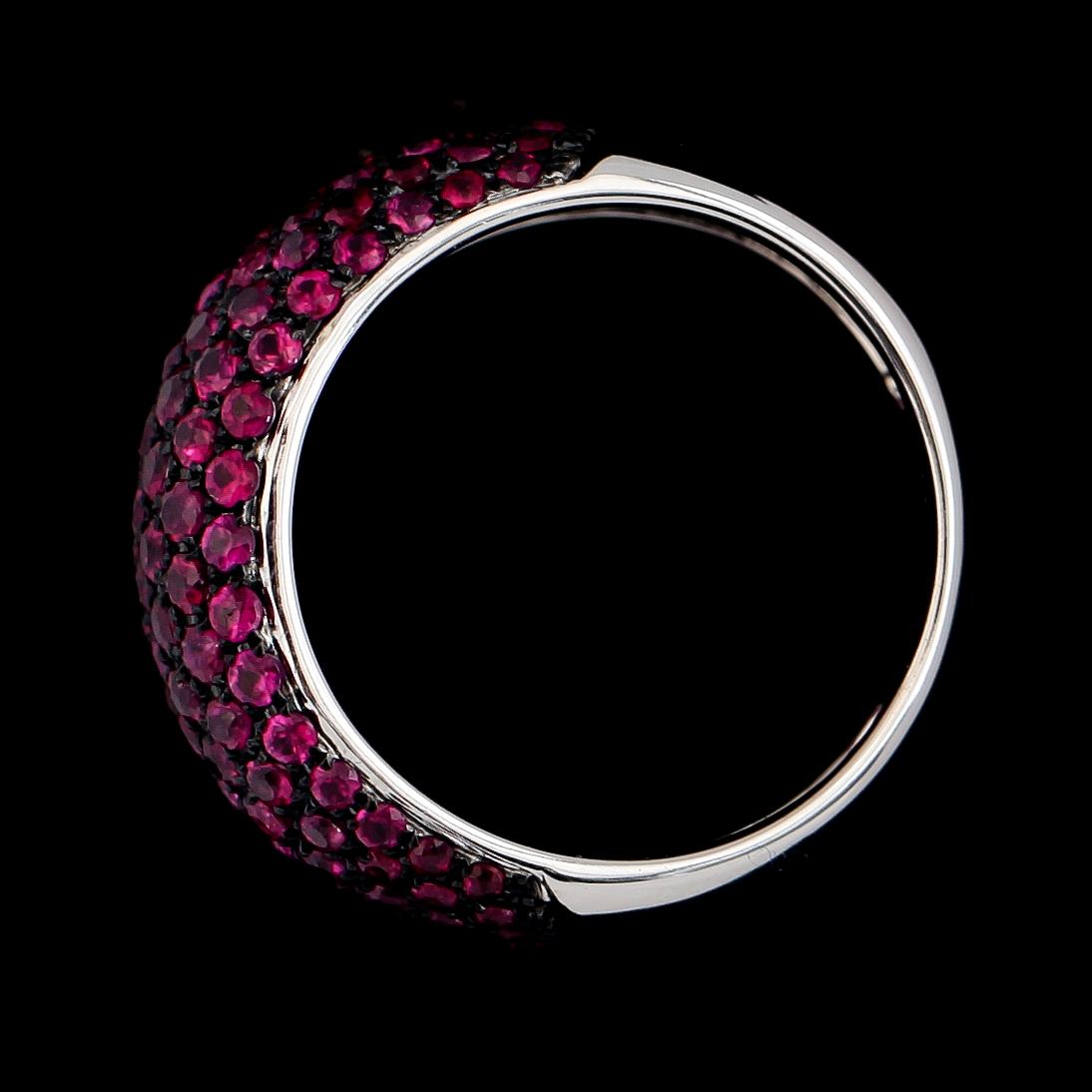 RING, 18K vitguld, rubiner tot ca 2.25 ct.
