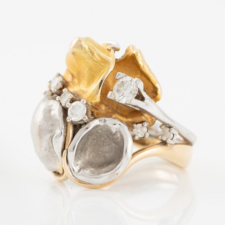 C Antonsen ring 14K guld och vitguld med runda briljantslipade diamanter.