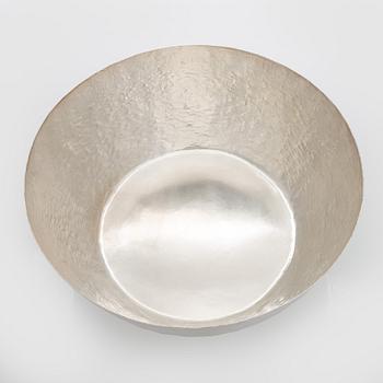 Tapio Wirkkala, malja, hopeaa, Kultakeskus Hämeenlinna 2007.