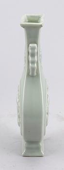 VAS, celadonglasyr, porslin, Kina, omkring 1900.