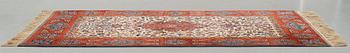 MATTA, semiantik Isfahan, ca 227 x 152,5 cm (samt kortsidorna med ca 1½ respektive ½ cm slätväv).