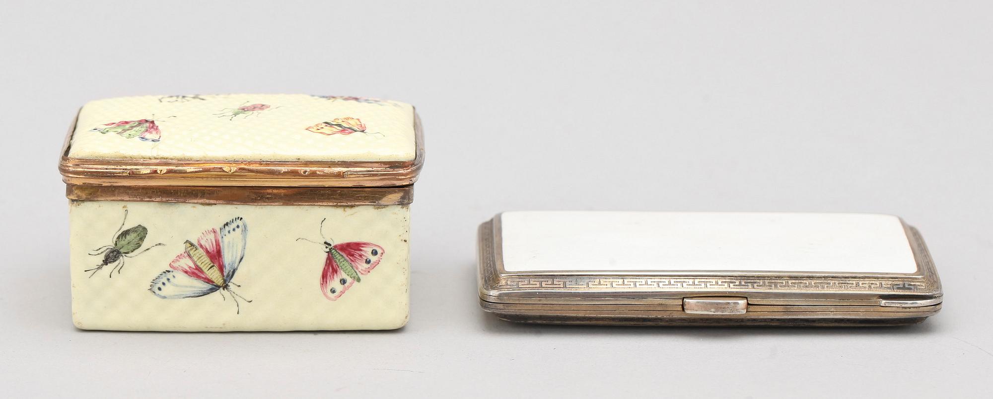 DOSA samt CIGARETTETUI, 2 st, emalj, 1900-talets början.