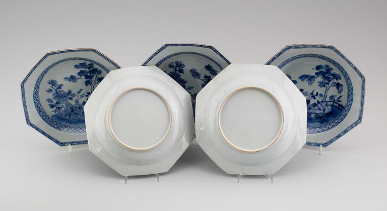 TALLRIKAR, 5 st, porslin, Kina, Qianlong 1736-1795.