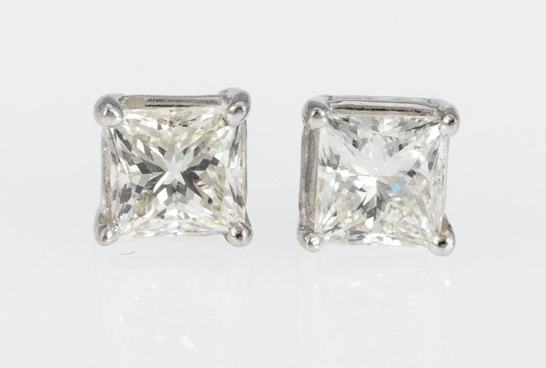 ÖRHÄNGEN, prinsesslipade diamanter, vardera ca 0.60 ct.