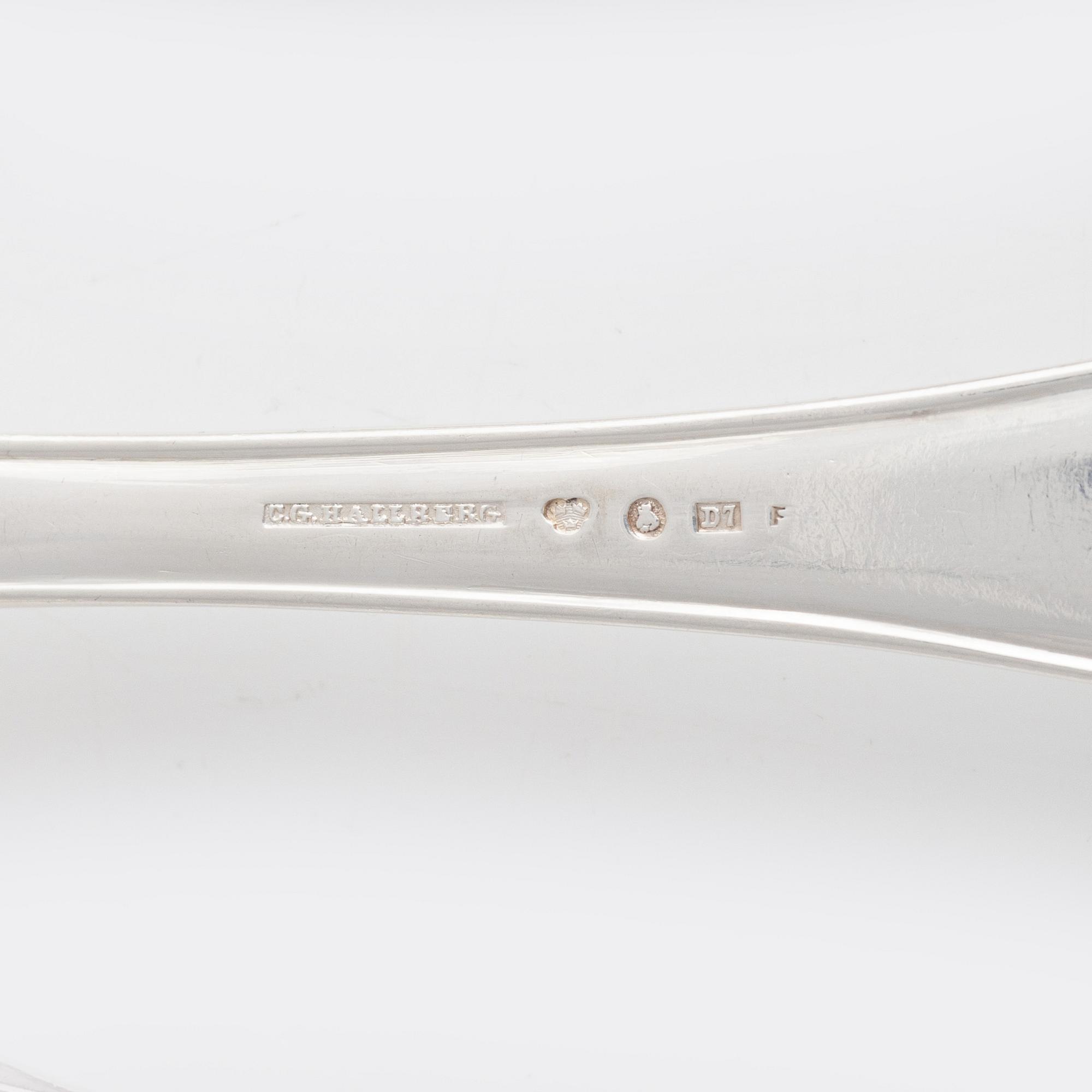 CG Hallberg, bestickuppsättning, 147 delar, silver, modell "Svensk Spetsig". Bl a Stockholm 1906.