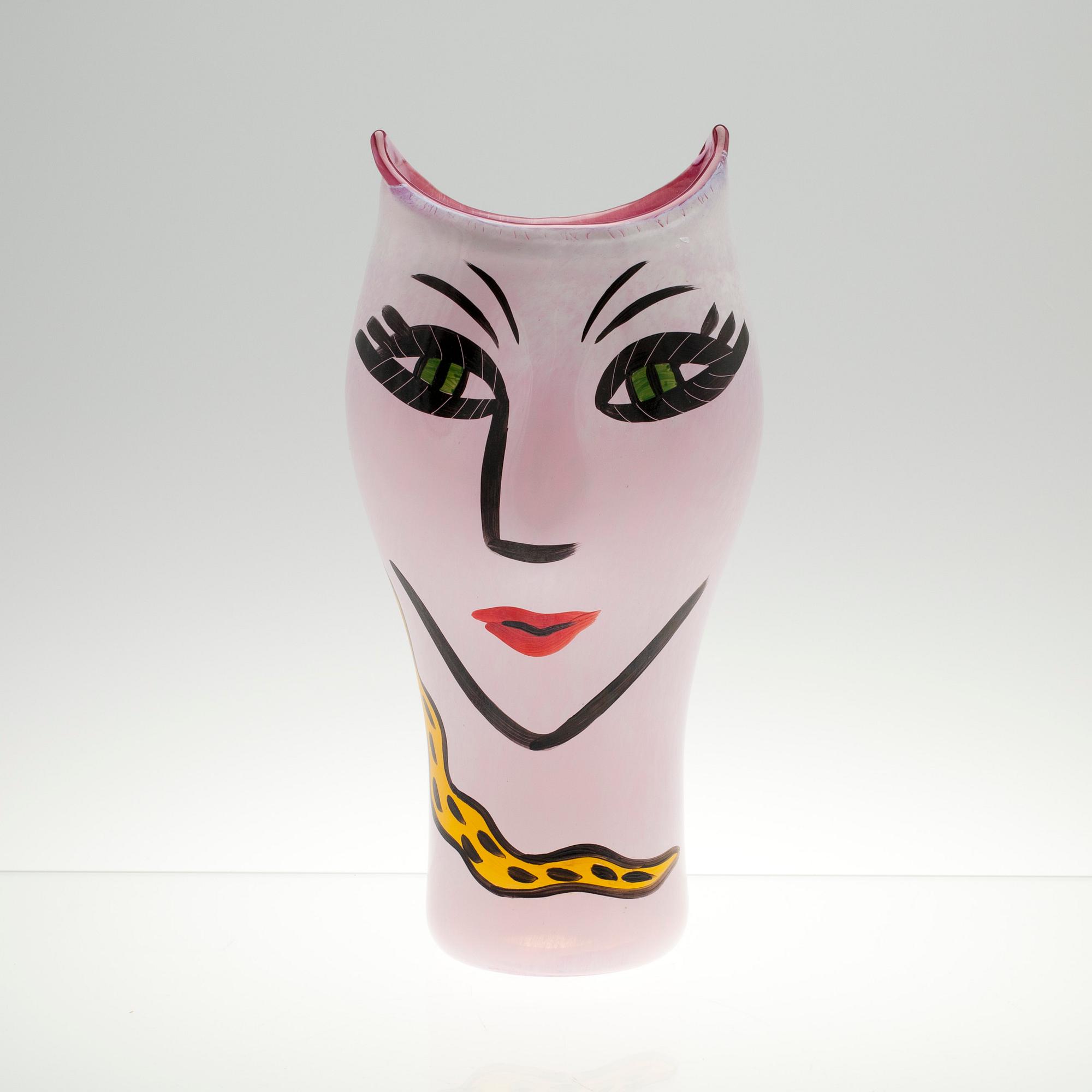 VAS, glas, Ulrica Hydman-Vallien, Kosta Boda. Signerad och numrerad.