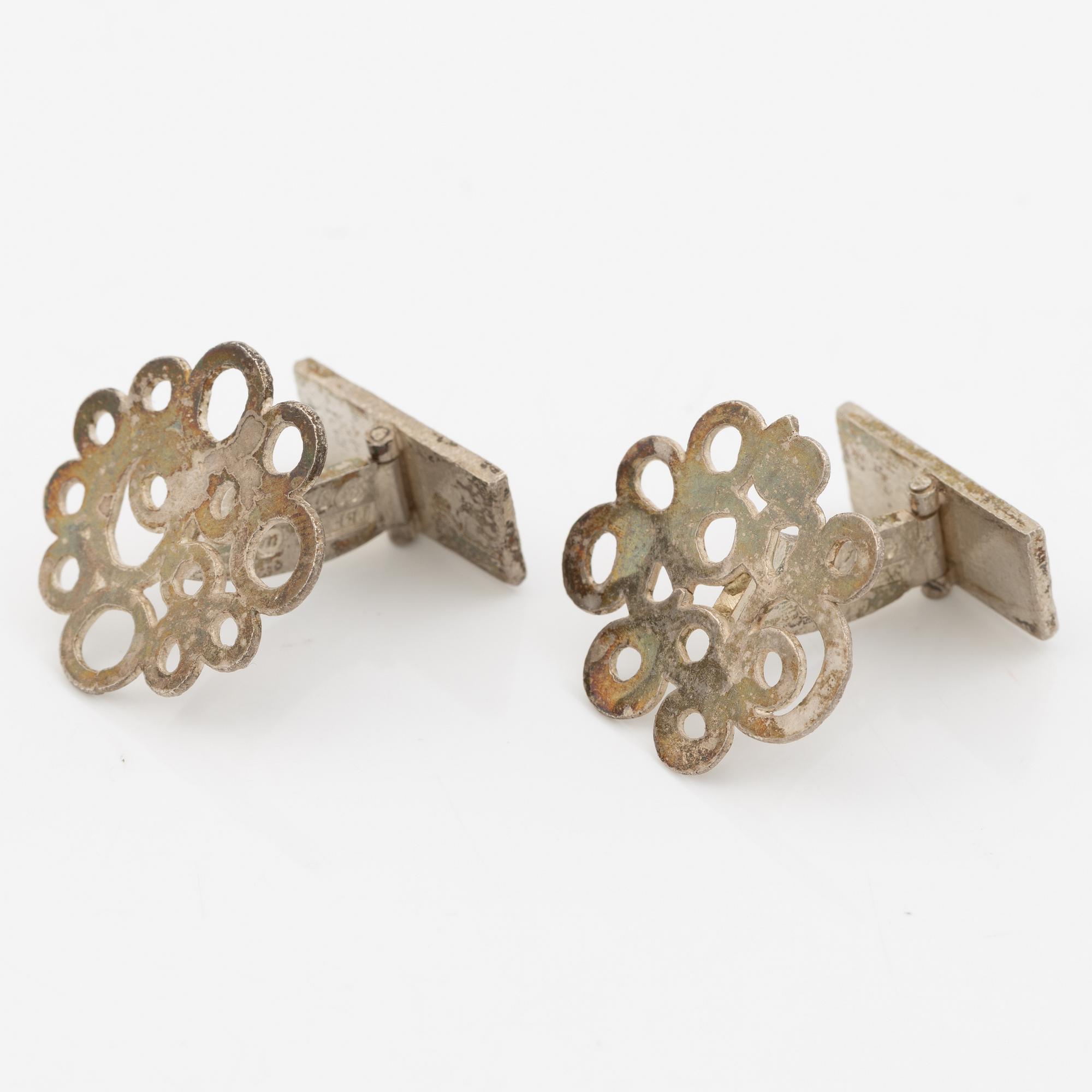 PA Lundahl Terrs, en brosch och ett par manschettknappar silver, Växjö 1966.