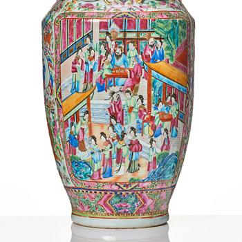 A large Canton famille rose vase, Qing dynasty, 19th Century.