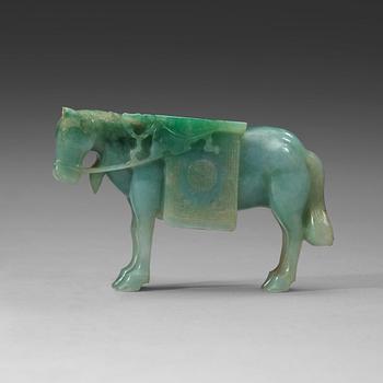 21. A carved figure of a horse, late Qing dynasty (1644-1912).