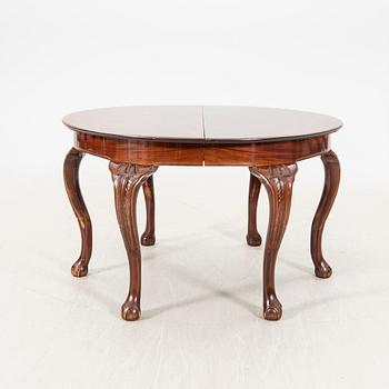 A mahogany 17 pcs Chippendale dining set first half of the 20th century.