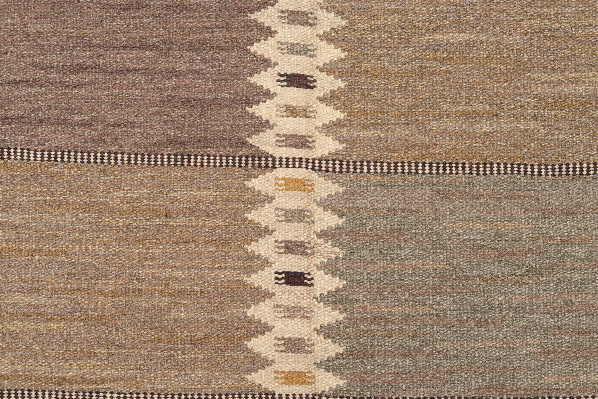 Barbro Nilsson, matta, "Salerno grå" ("Kristianstad"), rölakan, 322,5  x 205,5 cm, signerad AB MMF BN.