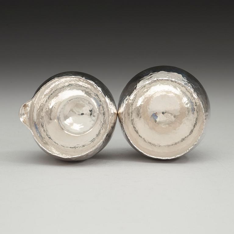 A Rey Urban sterling sugar bowl and creamer, Stockholm 1977-78.