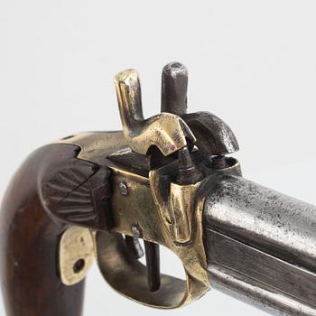 Flintlock pistol, 19th Century, and powder horn.