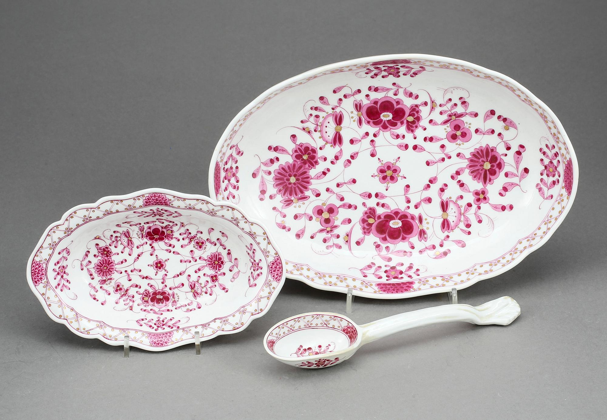 MATSERVIS, 37 delar, porslin, "Indianische blumen", Meissenliknande märke, 1800-tal.
