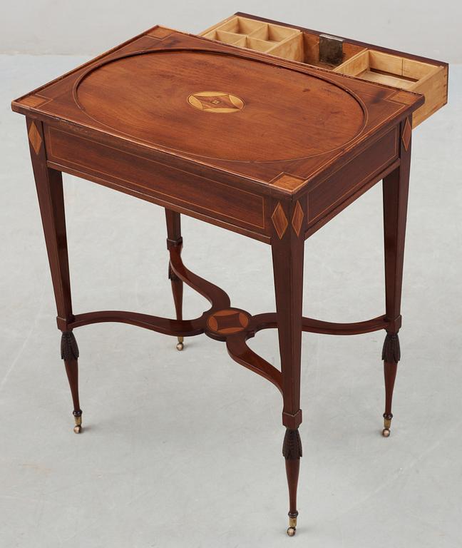 A late Gustavian early 19th century table attributed to L. Qvarnberg.