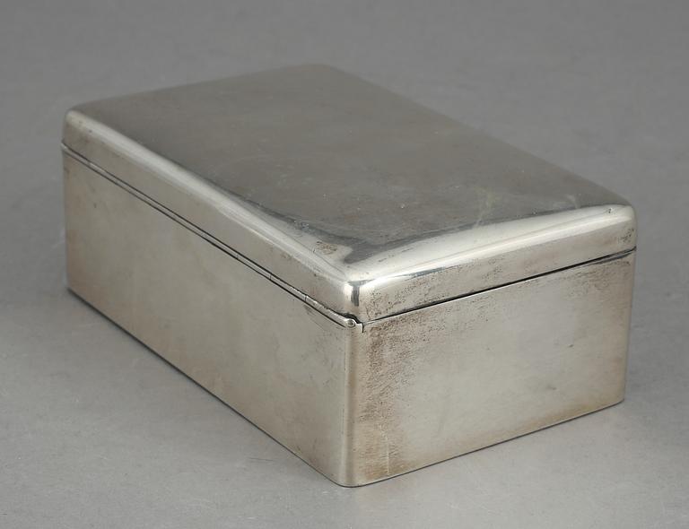 CIGARRASK, silver, importstämplat, Gustaf Möllenborg, Stockholm, 1919. Vikt 448 g.