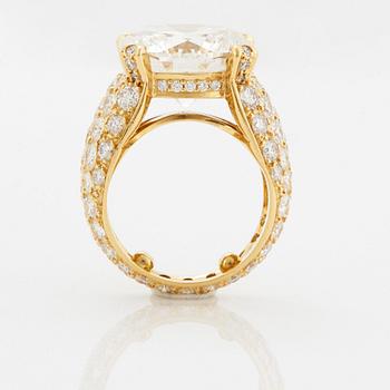Ring 18K guld med en rund briljantslipad diamant 10.08 ct G vs2.