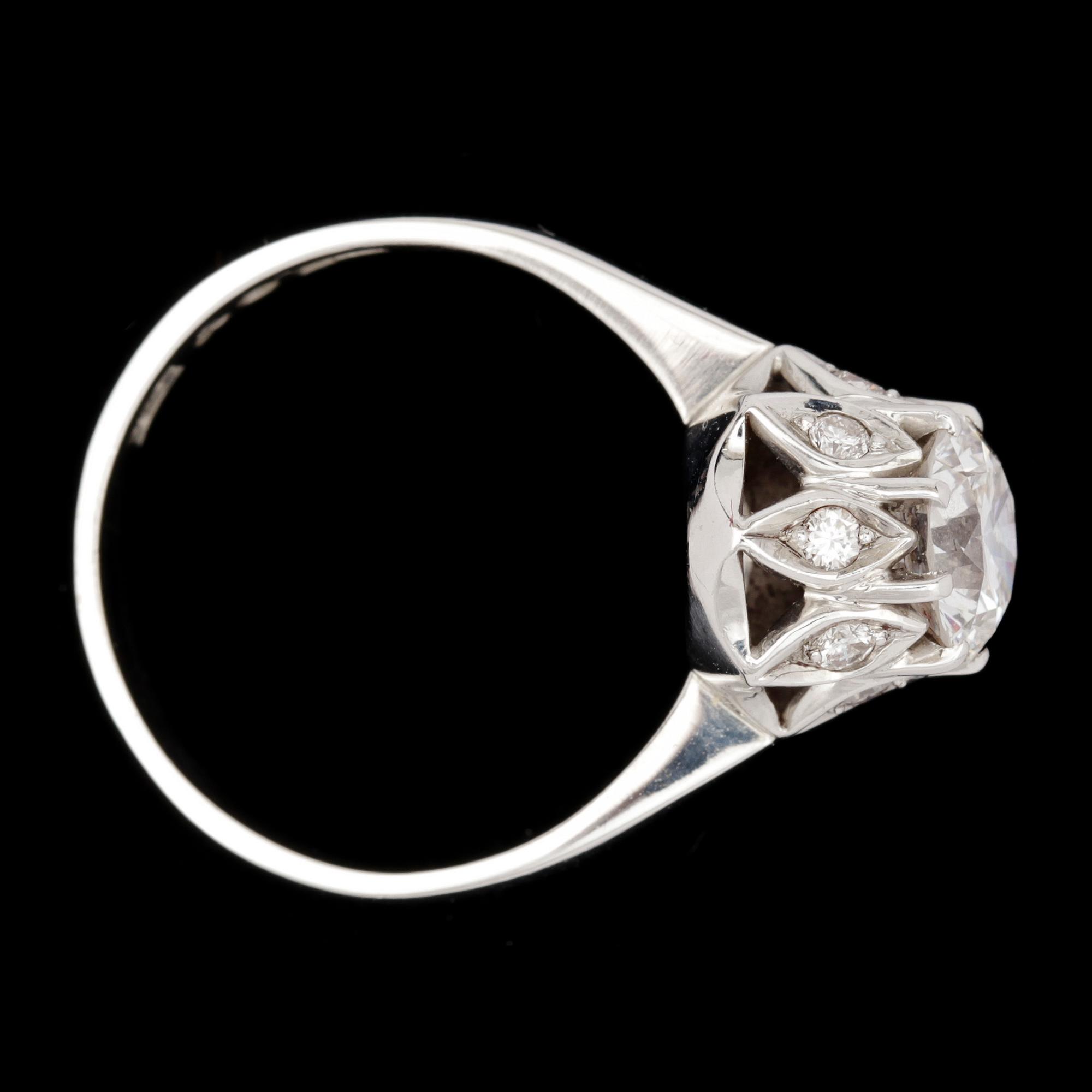 RING, briljantslipad diamant, 1.45 ct samt mindre, tot. ca 0.15 ct.