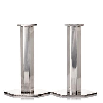 180. Wiwen Nilsson, a pair of sterling candlesticks, Lund 1971.