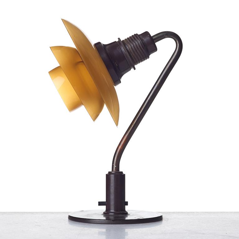 Poul Henningsen, bordslampa PH 2/2 `Vintergækken´,  Louis Poulsen, ca 1928-33.